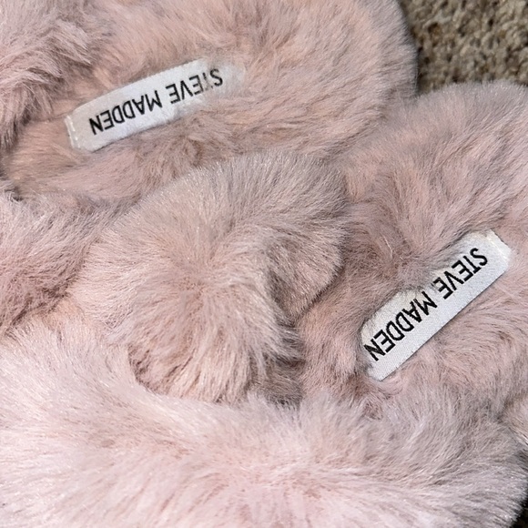 Steve madden baby pink fuzzy slippers S (5-6) - Picture 3 of 4